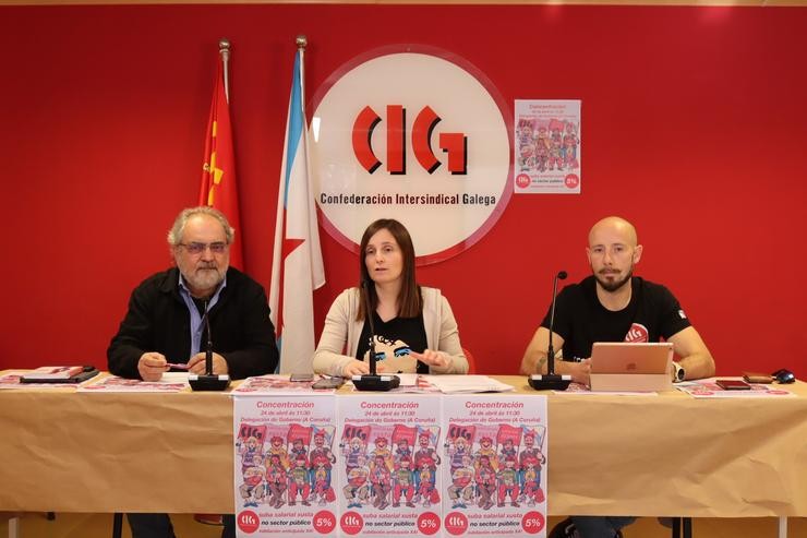 Rolda de prensa da CIG (de izq. A der.):Manuel G. Moreira, Laura Arroxo e Luís Carballo. CIG