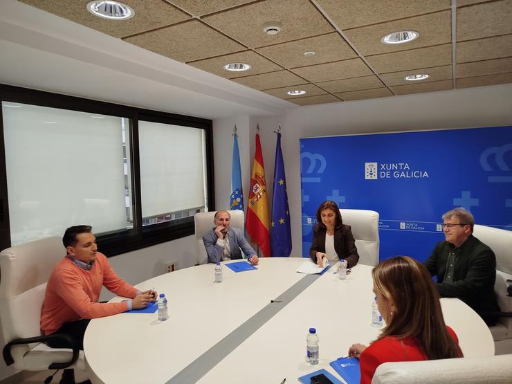 A conselleira de Medio Ambiente e Cambio Climático, Anxos Vázquez e o alcalde de Ourense, Gonzalo Pérez Jácome, se reunen para abordar elprimer proxecto piloto de refuxio climático de Galicia / Europa Press