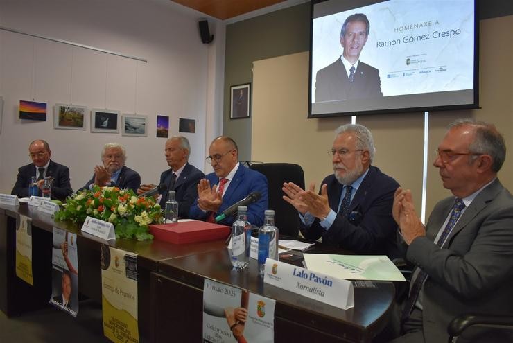 Santalices participa nunha homenaxe a Gómez Crespo en Parada de Sil 