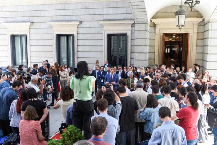 Arquivo - O presidente do Goberno, Pedro Sánchez, ofrece declaracións aos medios, tras finalizar unha sesión plenaria.. Gustavo Valente - Europa Press - Arquivo / Europa Press