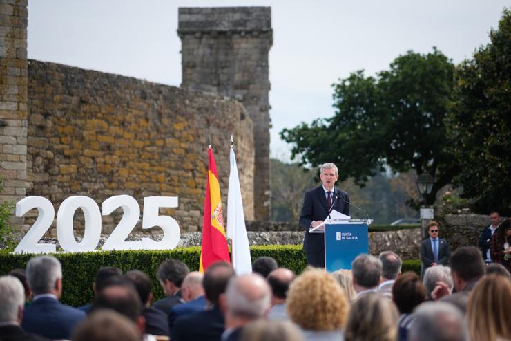 O presidente dá Xunta, Alfonso Rueda, preside o acto conmemorativo do Día dás Letras Galegas 2025, dedicado ás cantareiras. Castelo Torres de Mens (Malpica de Bergantiños).. XUNTA 