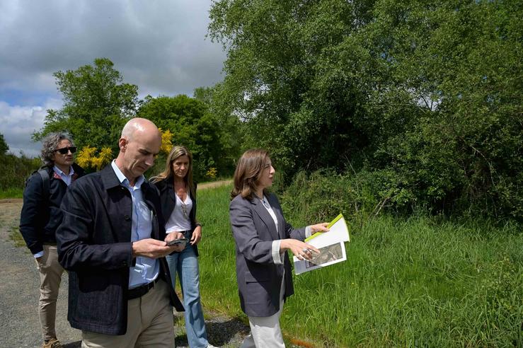 A conselleira de Medio Ambiente e Cambio Climático, Anxos Vázquez, nunha visita a Curtis (A Coruña).. XUNTA 