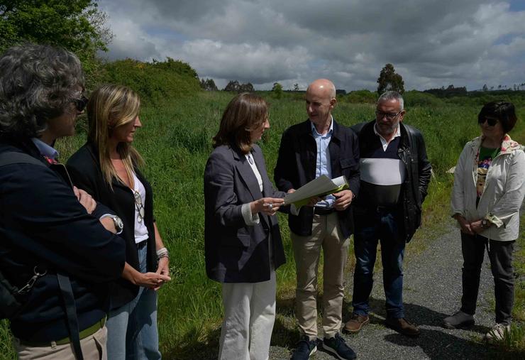 A conselleria de Medio Ambiente e Cambio Climático, Anxos Vázquez, visita en Curtis (A Coruña) a parcela na que se situará o centro de protección animal de Galicia. XUNTA 