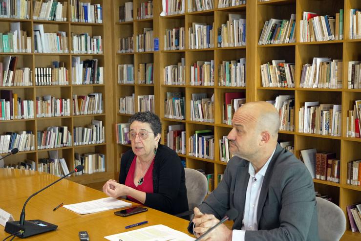 A presidenta do Consello da Cultura Galega, Rosario Álvarez; e o responsable do Observatorio dá Cultura Galega, Hakan Casares, presentan o informe 'Demanda e oferta de produtos e servizos culturais en galego para a infancia e a mocidade'. En Santiago. CONSELLO DA CULTURA GALEGA 