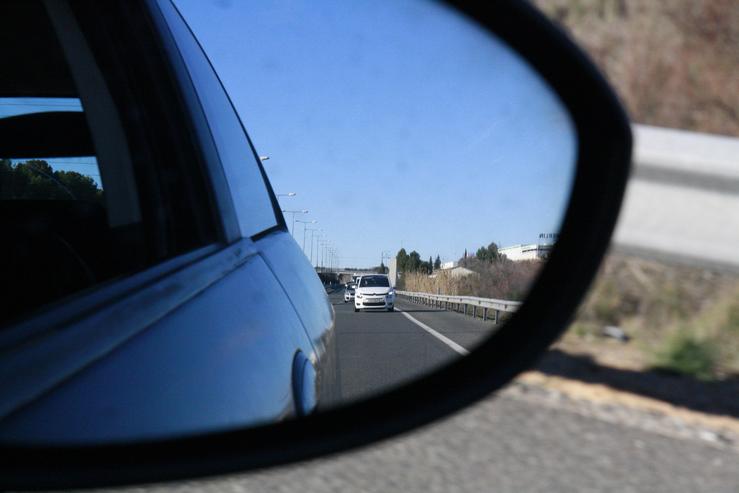 Arquivo - Estrada, Retrovisor, Autovía, Coches, Tráfico, Dgt. EUROPA PRESS - Arquivo