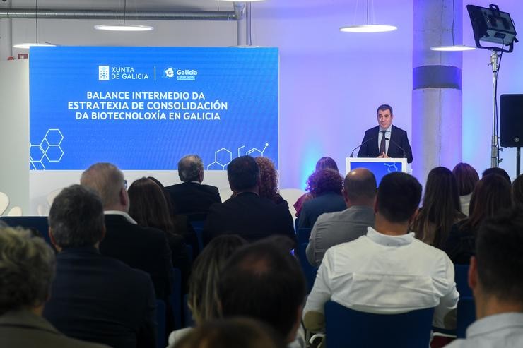 O conselleiro Román Rodríguez na presentación da Estratexia de consolidación en biotecnoloxía de Galicia 