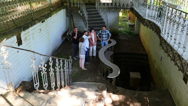 A portavoz nacional do BNG, Ana Pontón, visita a Fonte do Troncoso, en Mondariz-Balneario (Pontevedra), a 27 de maio de 2025.. BNG 