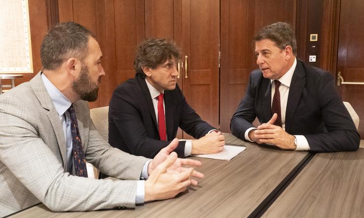 O xefe de filas do PSdeG, José Ramón Gómez Bestiero, reúnese en Madrid co secretario xeral do PSE-EE, Eneko Andueza, e o conselleiro vasco de Vivenda, o socialista Denis Itxas / XUNTA