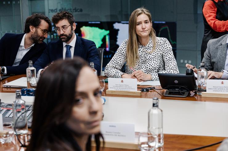 A vicepresidenta terceira e ministra para a Transición Ecolóxica e o Reto Demográfico, Sara Aagesen e a presidenta de Rede Eléctrica de España, Beatriz Corredor, asisten á reunión do Comité para a análise da crise eléctrica, na sede de Rede. Carlos Luján / Europa Press / Europa Press