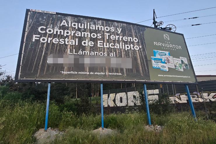 Anuncio de Navigator instalado na zona de Prada, no concello de Padrón, en plena nacional N-550, dirección Santiago de Compostela 