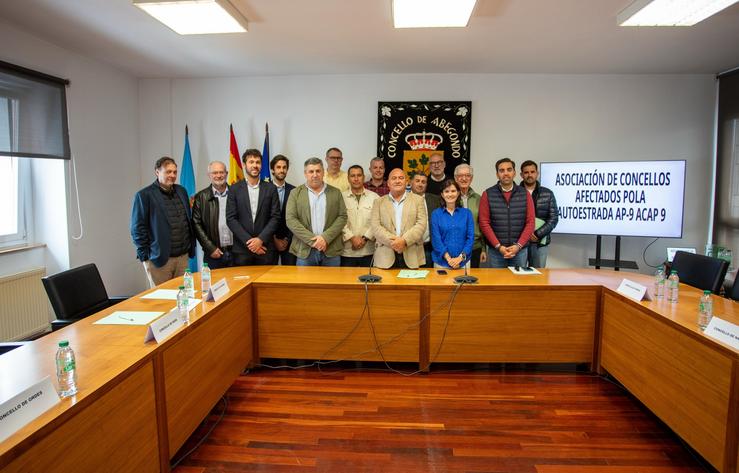 Constituída a Asociación de Concellos Galegos Afectados pola AP-9. ARTABRA COMUNICACIÓN 