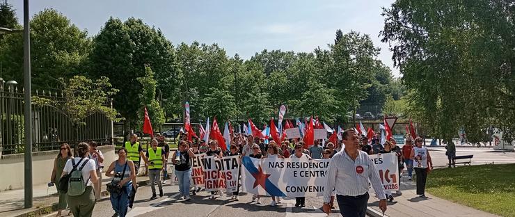 Manifestación traballadoras de residencias e SAF en Santiago de Compostela