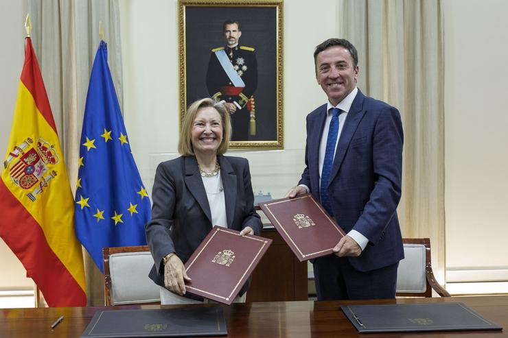 O Ministerio de Defensa e Navantia asinan a orde de execución para o novo buque de aprovisionamento de combate.. RUBÉN SOMONTE / MINISTERIO DE DEFENSA / Europa Press