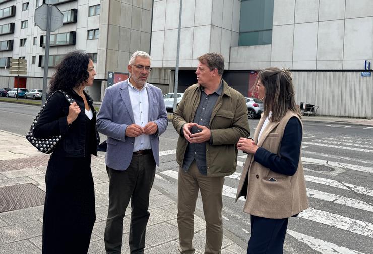 O responsable do Partido Socialista en Galicia, José Ramón Gómez Besteiro, xunto ao alcalde de Lugo, Miguel Fernández, e outros cargos socialistas. PSDEG 