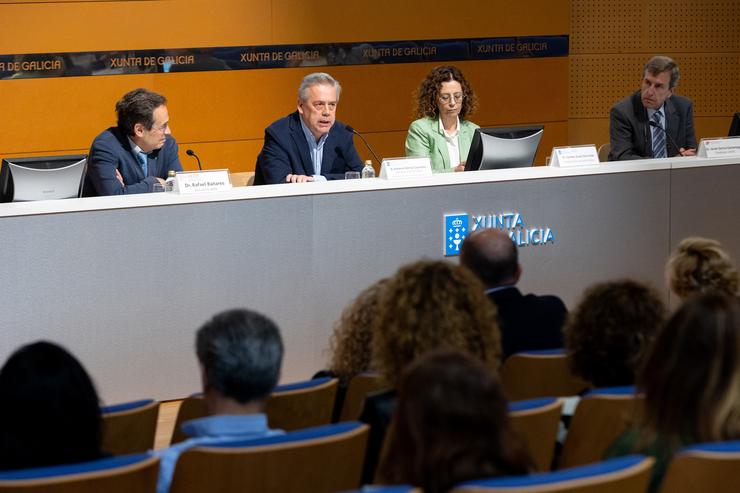 O conselleiro de Sanidade, Antonio Gómez Caamaño, nun acto polo décimo aniversario do plan para a abordaxe da hepatite C no Sistema Nacional de Saúde 
