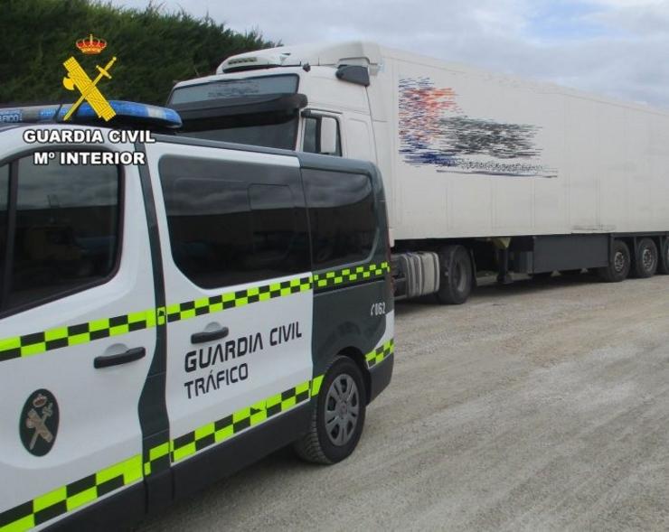 Foto de arquivo de Garda Civil cun camión 