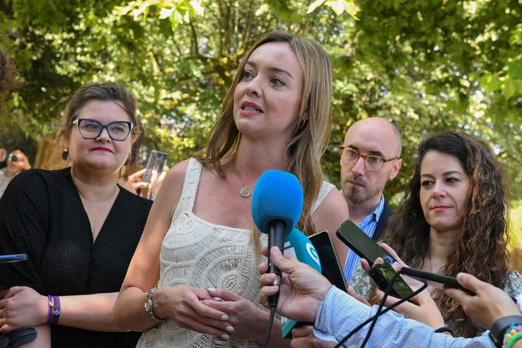 A conselleira de Política Social e Igualdade, Fabiola García, atende aos medios de comunicación 