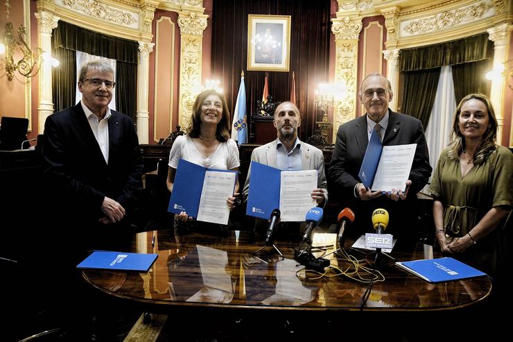 Firma de convenio entre Xunta, Concello de Ourense e UVigo para crear 'refuxios climáticos' en Ourense 