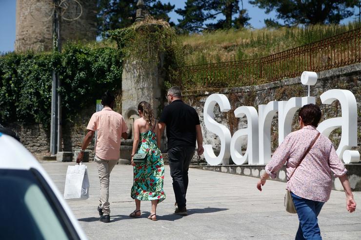 O sacerdote acusado (D) tras a detención por suposta agresión sexual a unha menor en Sarria / Carlos Castro - Europa Press