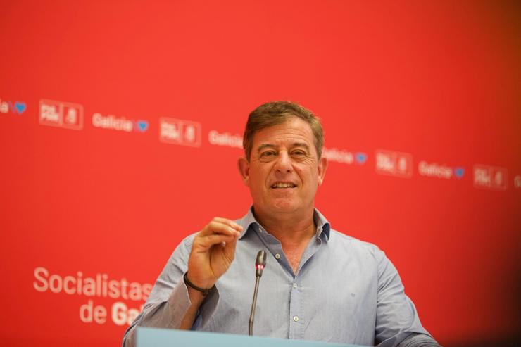 O secretario xeral do PSdeG, José Ramón Gómez Besteiro, en rolda de prensa. PSDEG 