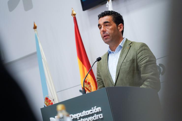 O presidente da Deputación de Pontevedra, Luís López, en rolda de prensa.. DEPUTACIÓN DE PONTEVEDRA