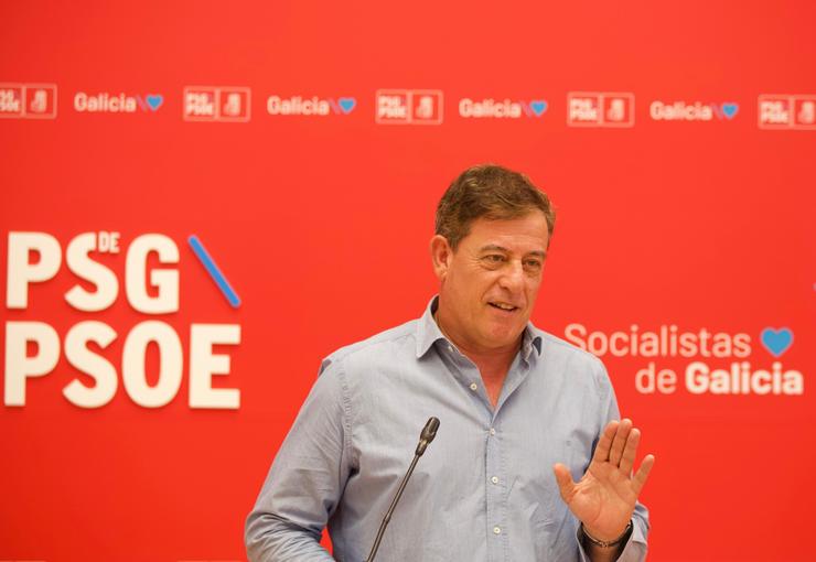 O secretario xeral do PSdeG, José Ramón Gómez Besteiro, en rolda de prensa 
