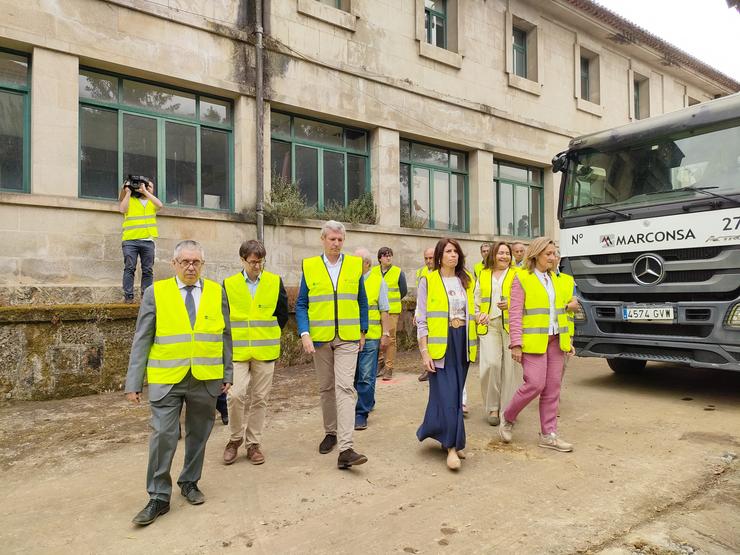O presidente da Xunta, Alfonso Rueda, e a conselleira de Vivenda e Planificación de Infraestruturas, María Martínez Allegue, visitan as obras de urbanización do ámbito PS-6 da ETEA, en Vigo / Europa Press