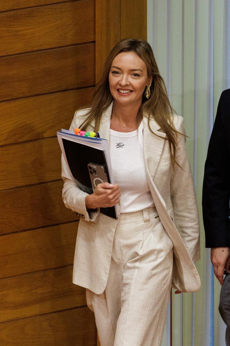 A conselleira de Política Social e Igualdade, Fabiola García, á entrada do hemiciclo do Parlamento de Galicia.. XUNTA / Europa Press