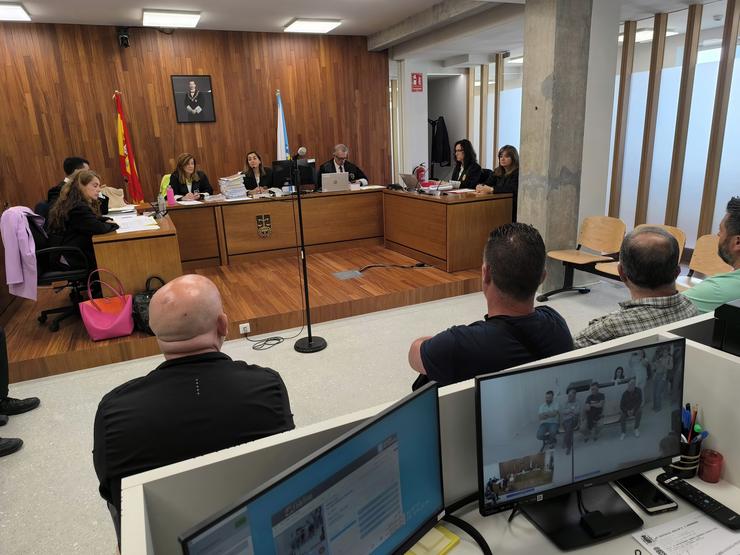 O exalcalde pedáneo de Bembrive (Vigo), Roberto Ballesteros, xunto a outro  tres acusados, nun novo xuízo por delitos de falsidade, prevaricación  e malversación. A 2 de xuño de 2025 / Europa Press