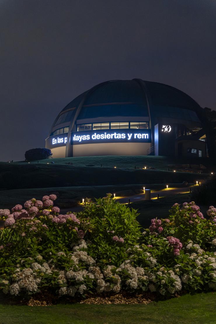 Instalación de Es Devlin promovida por Zara na cúpula do Monte de San Pedro / ZARA