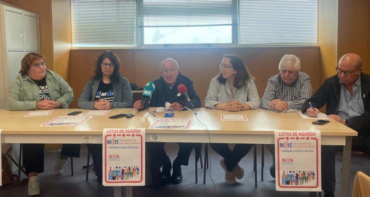 Representantes de SOS Sanidade Pública en rolda de prensa 
