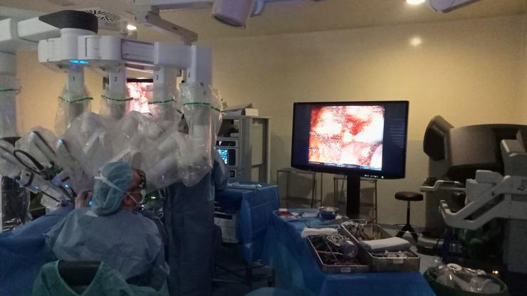 Operación do Servizo de Urología do Hospital Álvaro Cunqueiro de Vigo mediante a plataforma Da Vinci Xi / SERGAS 
