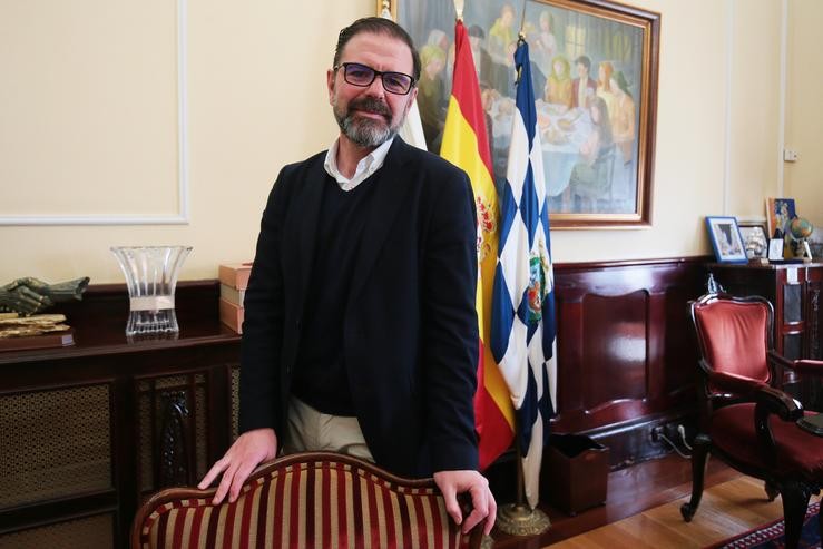 Ángel Mato Gradua cando era alcalde de Ferro 