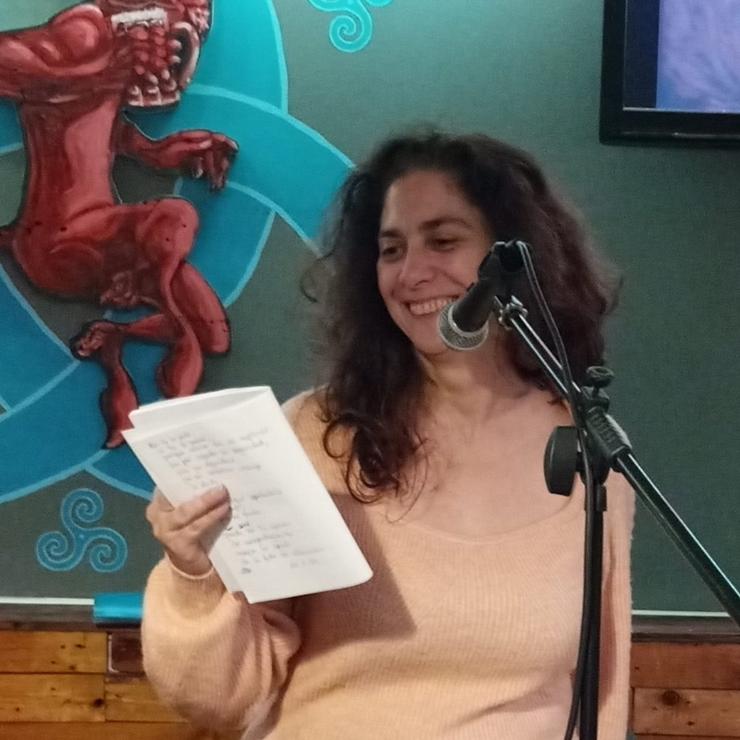 A poeta Elisabeht Oliveira 