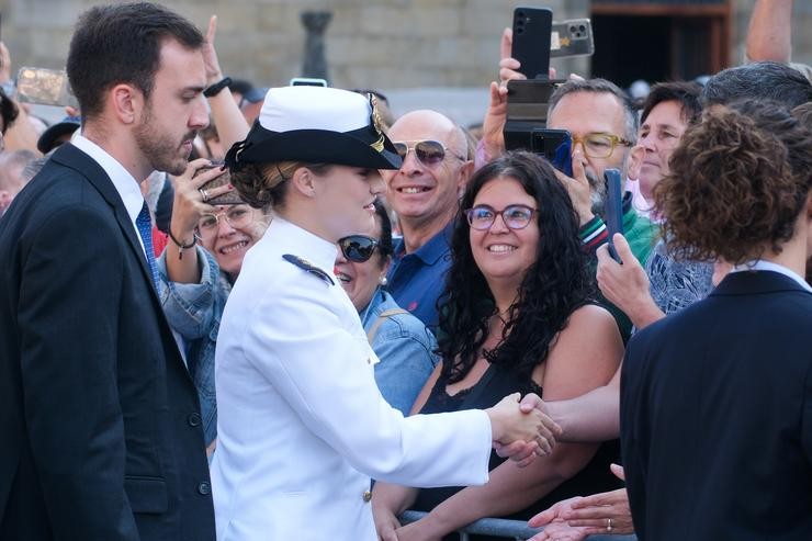 A Princesa de Asturias saúda a asistentes, antes de recibir a Medalla de Ouro de Galicia 2025, no Pazo de Raxoi, a 13 de xullo de 2025, en Santiago de Compostela / César Arxina - Arquivo