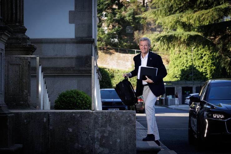 O titular do Goberno galego, Alfonso Rueda, antes de entrar ao Consello da Xunta.. XUNTA / Europa Press