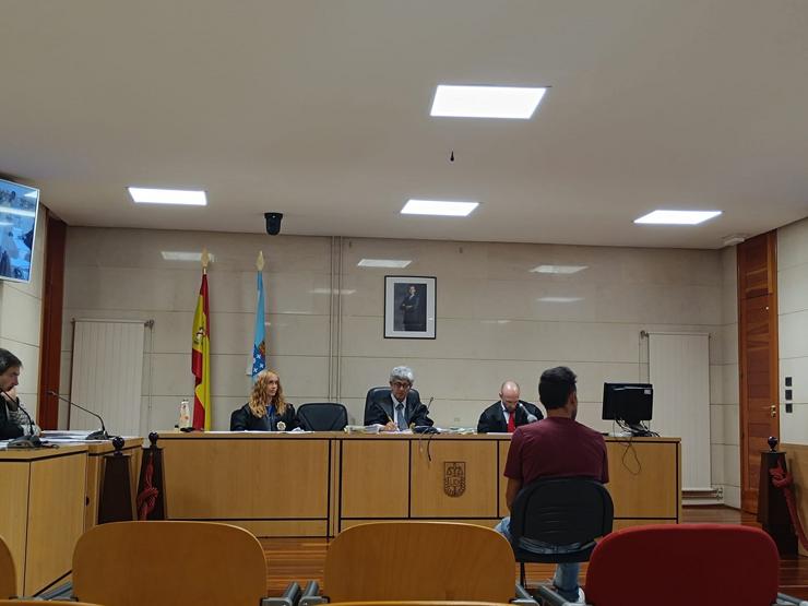 O acusado dun delito de tentativa de homicidio en Ribeira (A Coruña) 