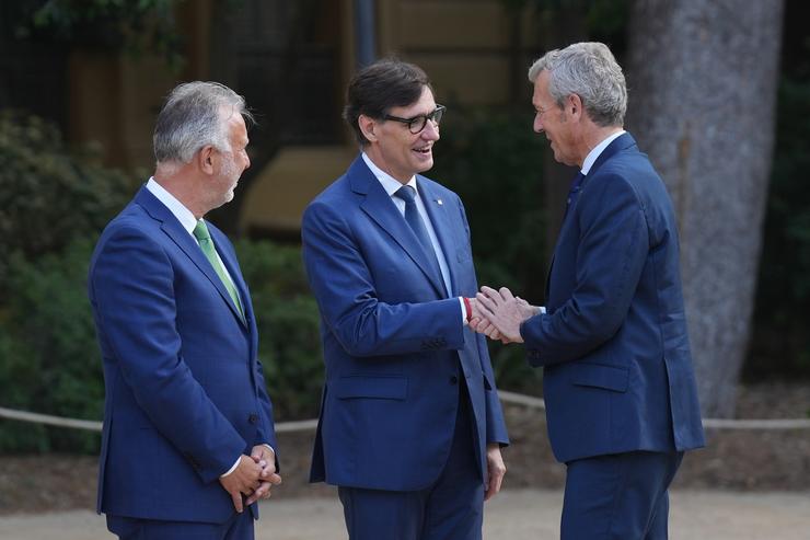 Arquivo - (I-D) O ministro de Política Territorial, Anxo Víctor Torres; o presidente da Generalitat, Salvador Illa e o presidente de Galicia, Alfonso Rueda, á súa chegada á Conferencia de Presidentes, a 6 de xuño de 2025, en Barcelona.. David Zorrakino - Europa Press - Arquivo / Europa Press