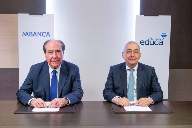 Arquivo - O director xeral de RSS e Comunicación de Abanca e presidente de Afundación, Miguel Anxo Escotet, e o director xeral de Funcas, Carlos Ocaña.. JAVIERVALEIROFUNCAS - Arquivo 