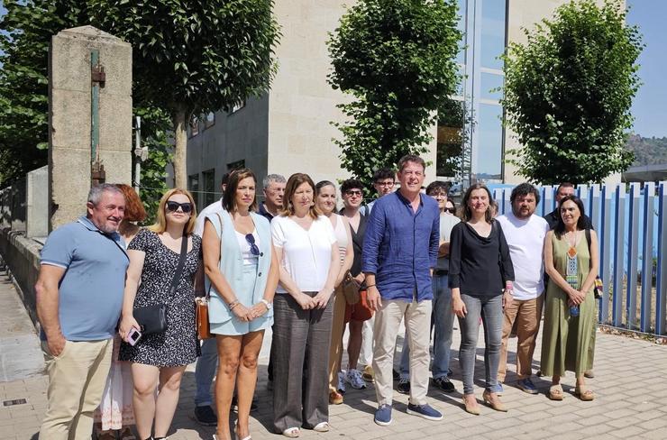 O secretario xeral do PSdeG, José Ramón Gómez Besteiro, visita o centro de saúde da Ponche, en Ourense.. PSDEG / Europa Press