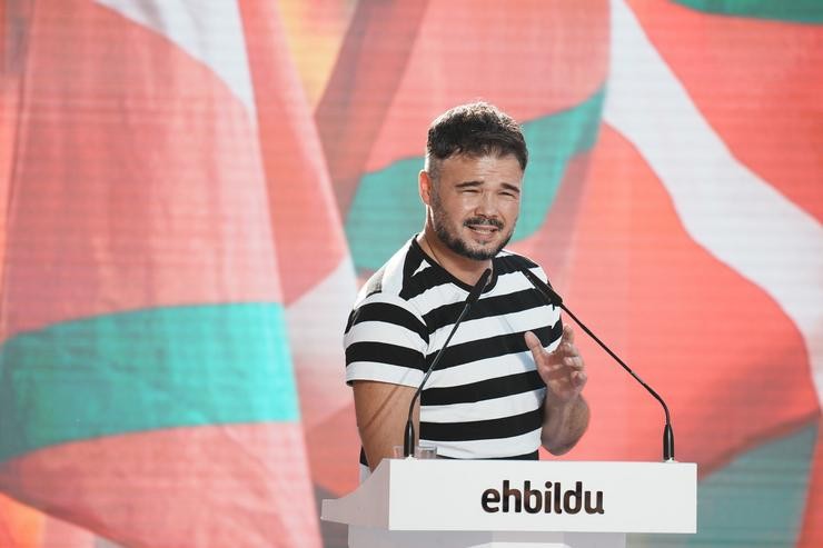 O candidato ao Congreso de ERC, Gabriel Rufián, durante un acto político de EH Bildu e ERC, a 10 de xullo de 2023, en Durango, Biscaia, Bilbao, País Vasco 