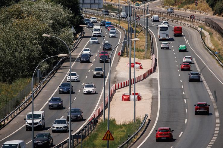 Varios vehículos na autovía A3, a 24 de xullo de 2024, en Madrid 