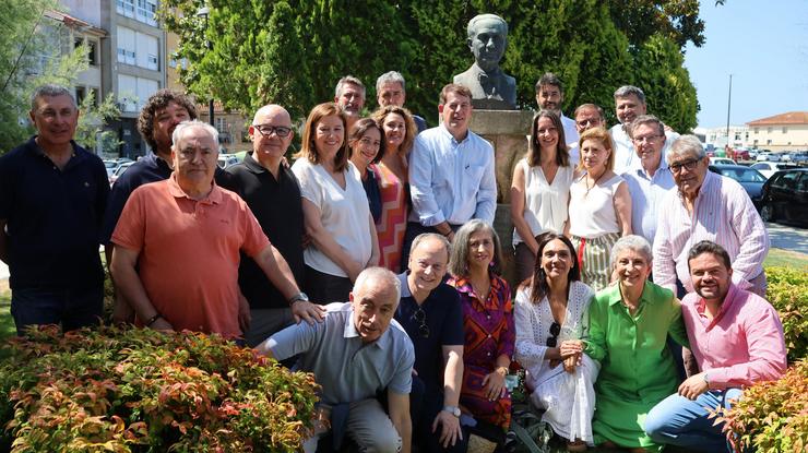 O secretario xeral do PSdeG, José Ramón Gómez Besteiro, no acto dos socialistas polo 25 de xullo ante o busto de Castelao en Rianxo (A Coruña).. PSDEG 