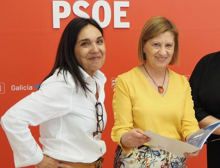 A viceportavoz socialista, Elena Espinosa, e a deputada Carmen Rodríguez Dacosta.. PSDEG 