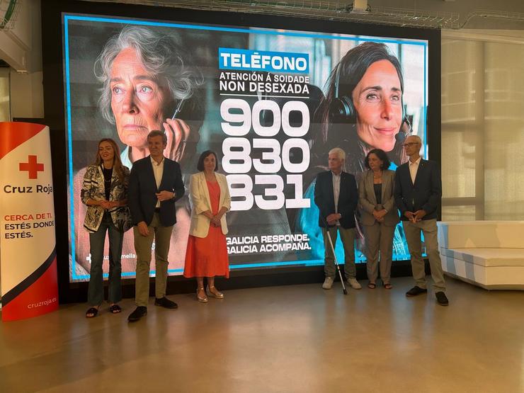O presidente da Xunta, Alfonso Rueda, durante a presentación do Centro de Atención á Soidade non desexada da Cruz Vermella na Coruña 