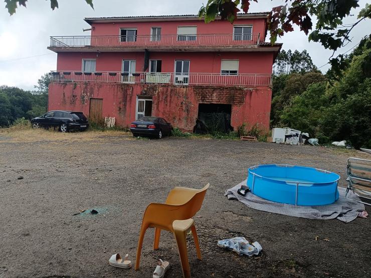 Vivenda na que se localizou un dos vehículos implicados na liorta de Ribeira / Europa Press