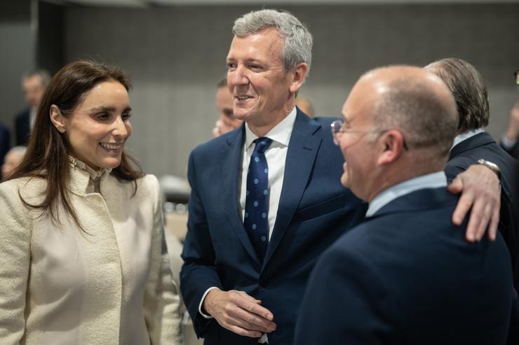 Arquivo - (I-D) A empresaria e presidenta de honra de Club Século XXI, presidente da Xunta de Galicia, Alfonso Rueda, e o protavoz do PP no Congreso, Miguel Tellado, durante un xantar-coloquio, na sede do Club Século XXI.. Alejandro Martínez Vélez - Europa Press - Arquivo 