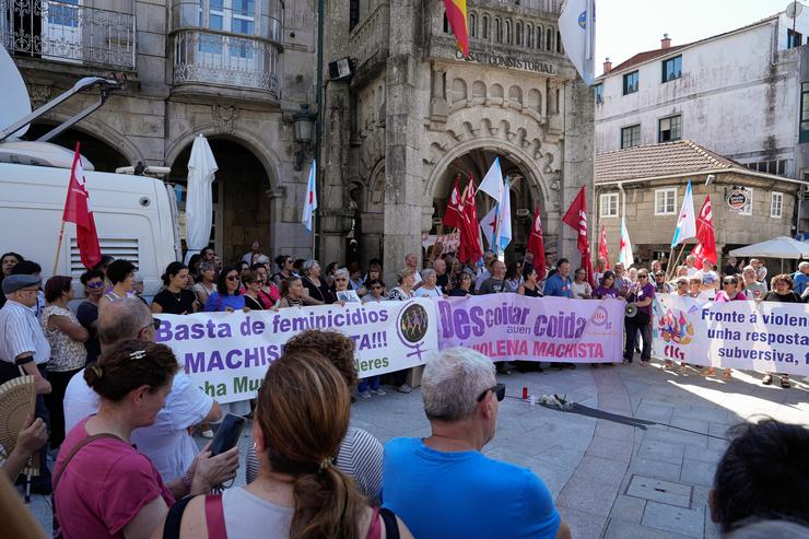 Concentración convocada pola CIG ante o Concello de O Porriño en repulsa polo crime dunha traballadora do Servizo de Axuda non Fogar (SAF).. ADRIAN IRAGO - EUROPA PRESS