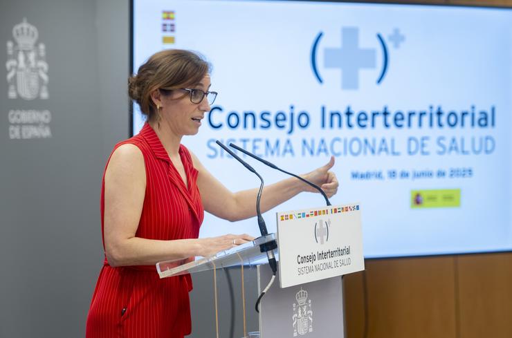 A ministra de Sanidade, Mónica García, durante unha rolda de prensa (España). No pleno do CISNS participan l. Alberto Ortega - Europa Press
