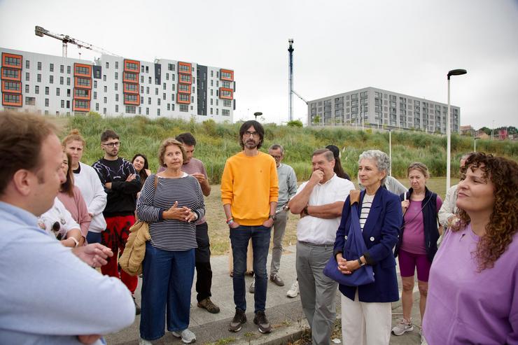 Os deputados do PSdeG Xullo Abalde e Silvia Longueira visitan o barrio de Xuxán, na Coruña. PSDEG 